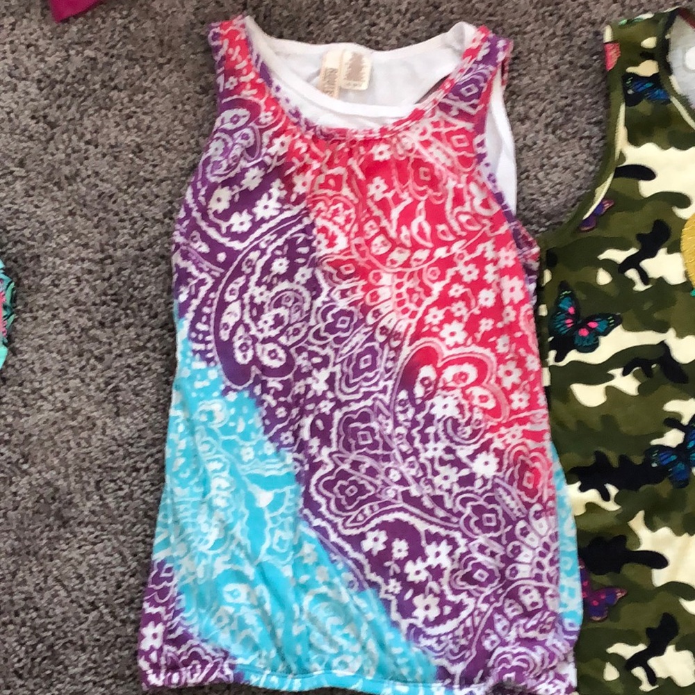 Tank tops - Picture 2 of 4